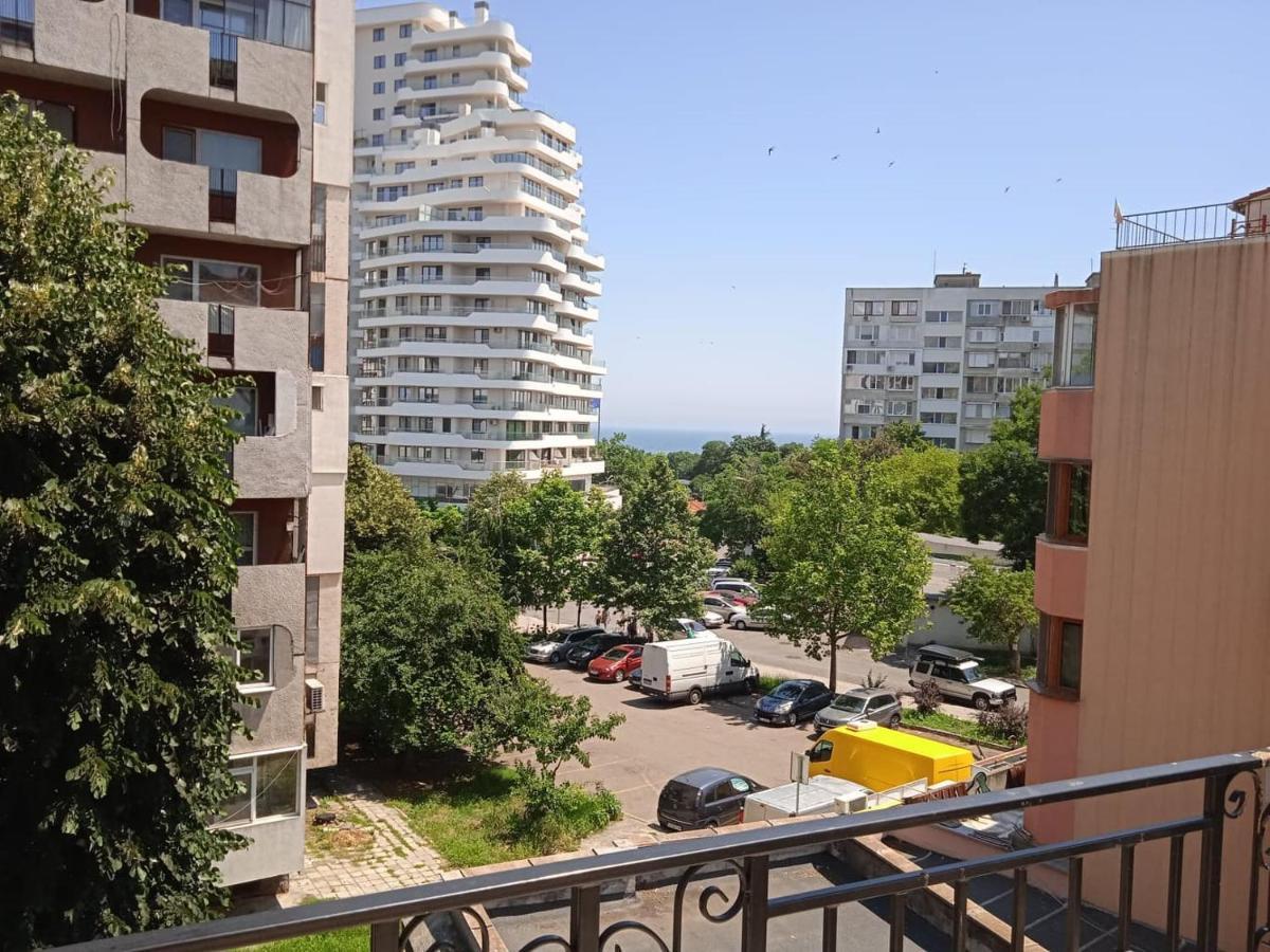 Ferienwohnung Flora Beach Burgas City Exterior foto